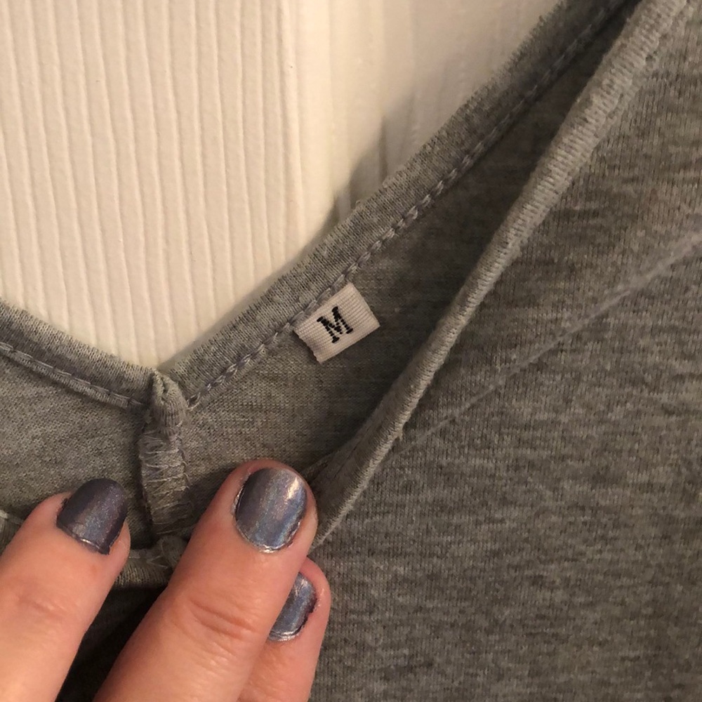 Grey shirt - Picture 3 of 3